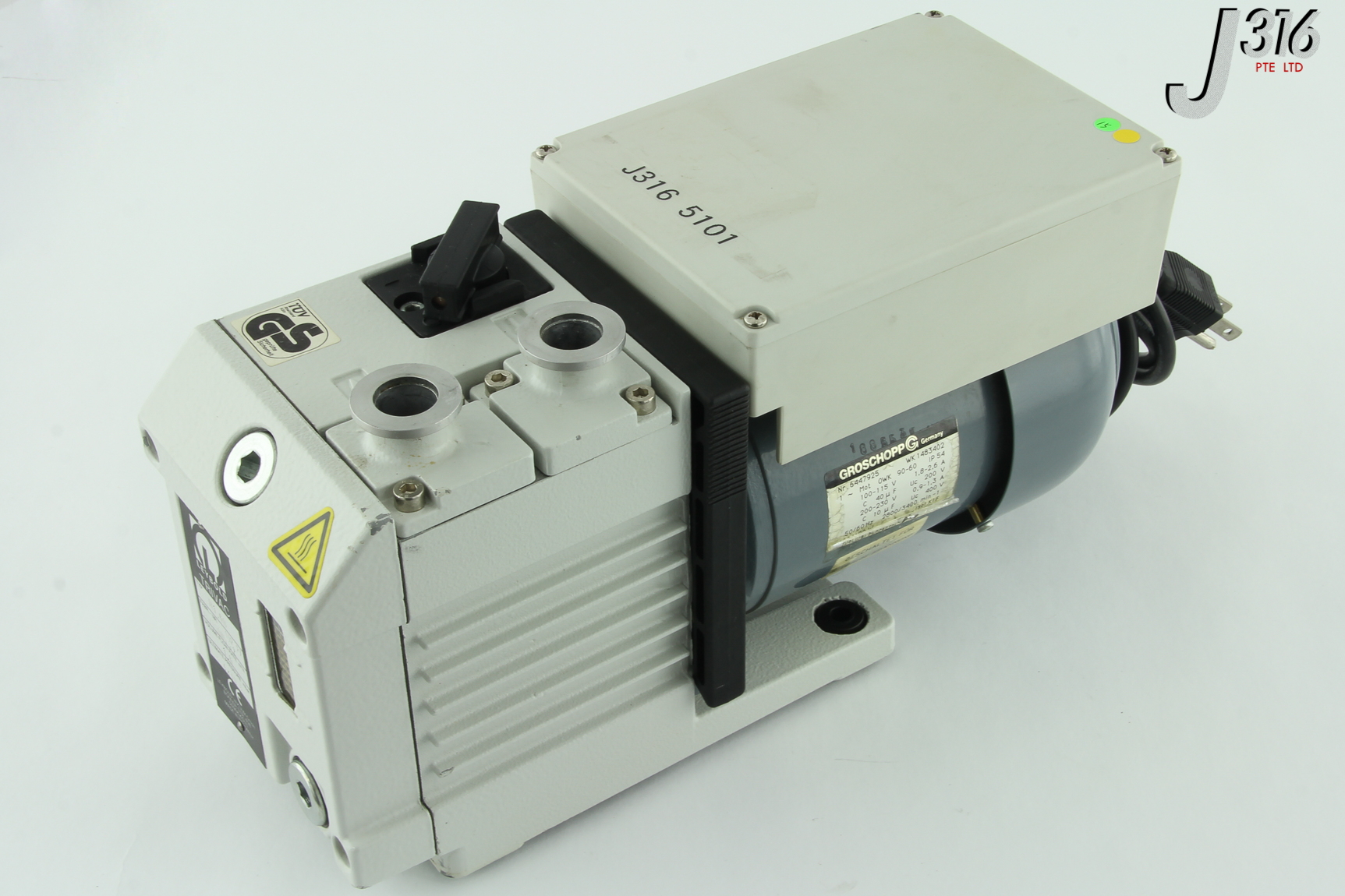 5101 TRIVAC VACUUM PUMP TYPE D1,6B W/ WK1483402 112 27 A9713005 5